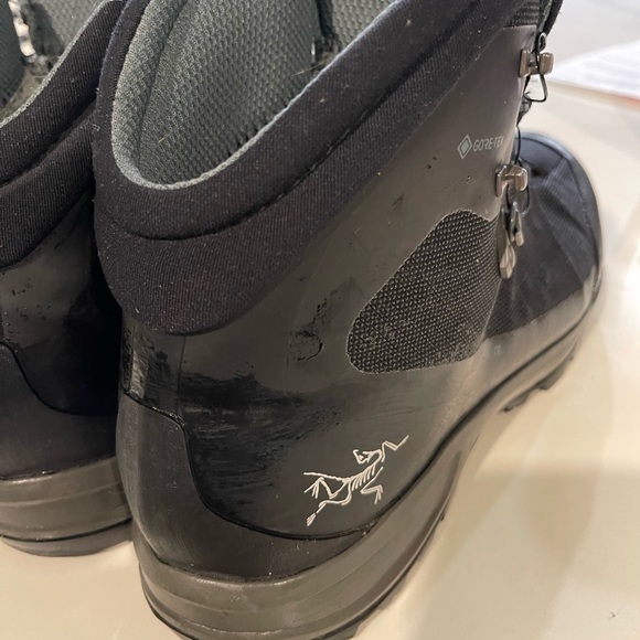 Like new Arc’teryx boot. Size 11.5 - Picture 3 of 4